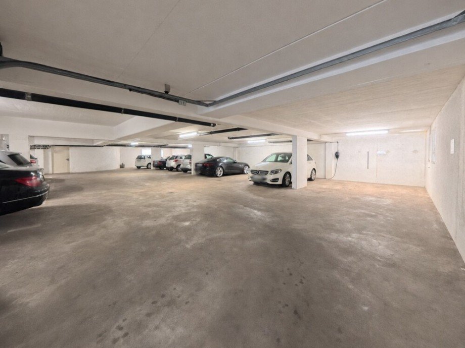 (18) In der Tiefgarage befindet sich der zugeh�rige PKW Stellplatz Erdgeschosswohnung Bottrop / Stadtmitte