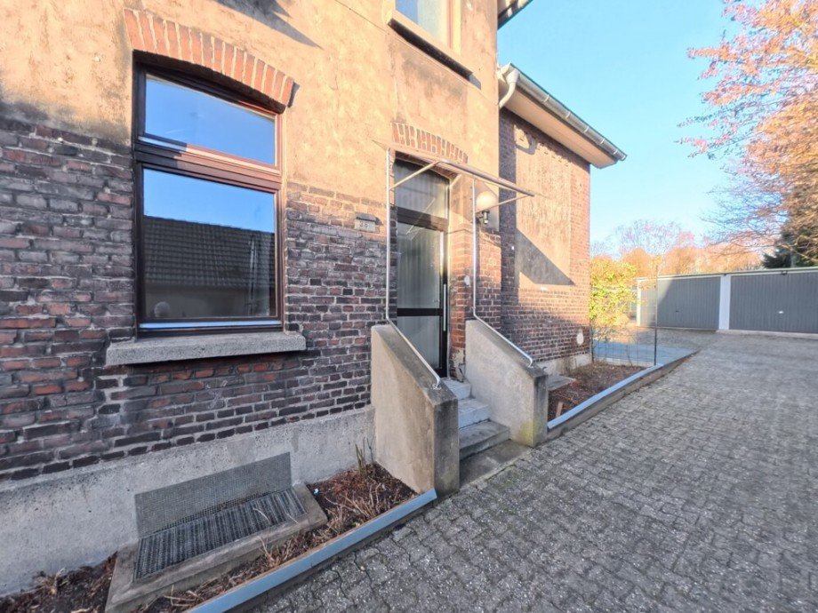 (8) Weitere Eindr�cke folgen nun aus dem hinteren Geb�ude Zweifamilienhaus Bottrop / Stadtmitte