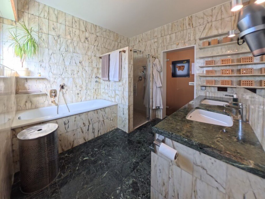 (15) Das Badezimmer aus einem anderen Blickwinkel Erdgeschosswohnung Bottrop / Stadtmitte