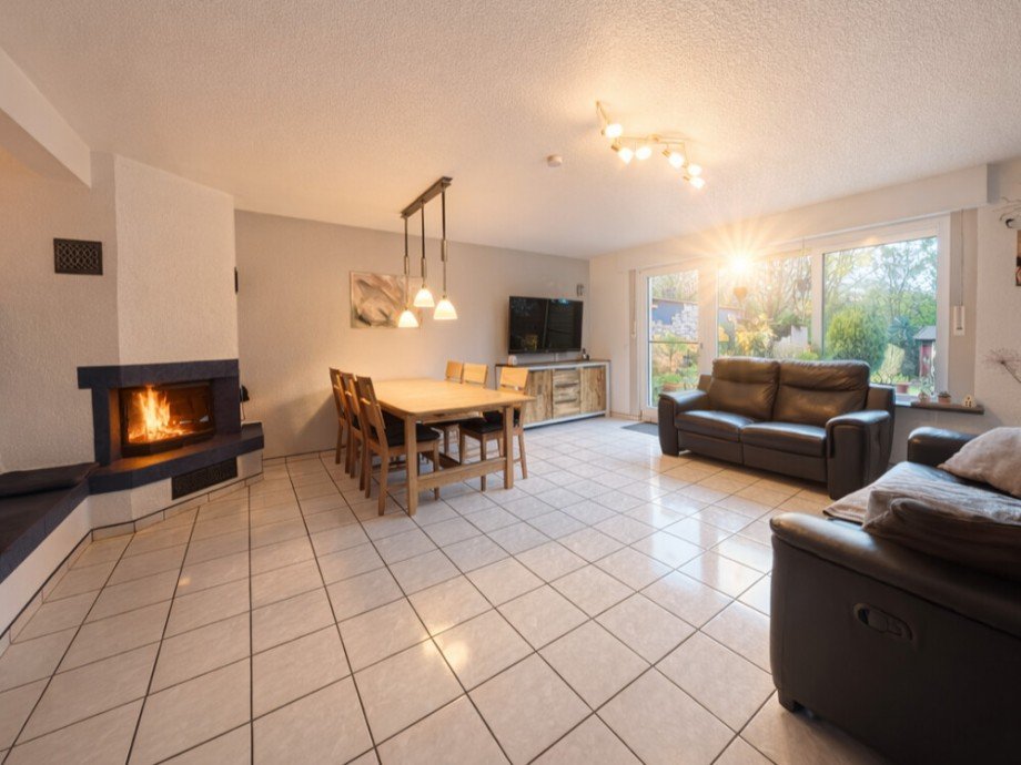 (10) Angrenzend an die K�che blicken wir hier in das einladende Kaminwohnzimmer Reihenmittelhaus Bottrop / Welheim