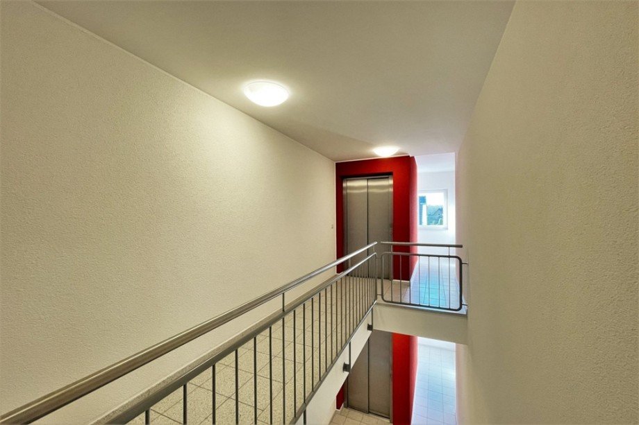 (4) Hier eine Impression aus dem Hausflur im 2. Obergeschoss Etagenwohnung Bottrop / Grafenwald