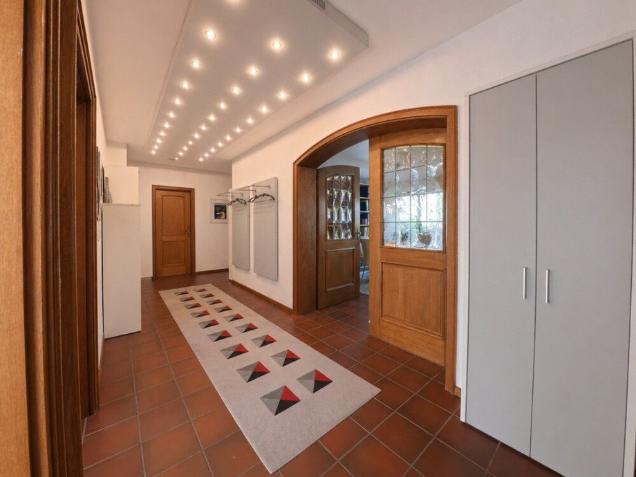 (11) Auf der gegen�berliegenden Flurseite betreten wir nun das ger�umige Wohn- und Esszimmer Etagenwohnung Bottrop / Fuhlenbrock