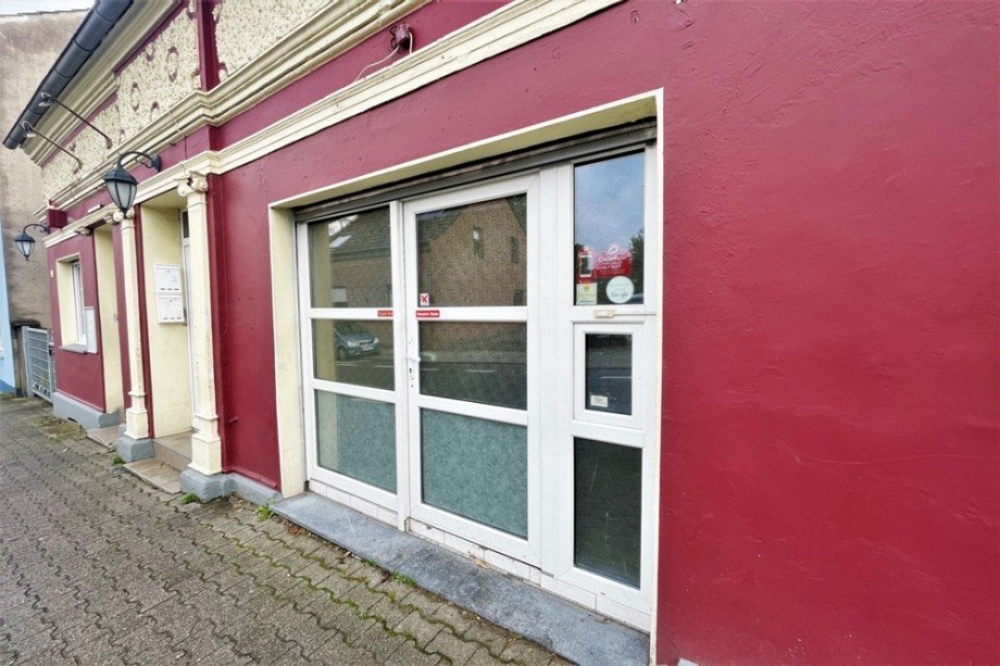 (3) Der Eingangsbereich der ehemaligen Gastronomie Haus Bottrop / Stadtmitte