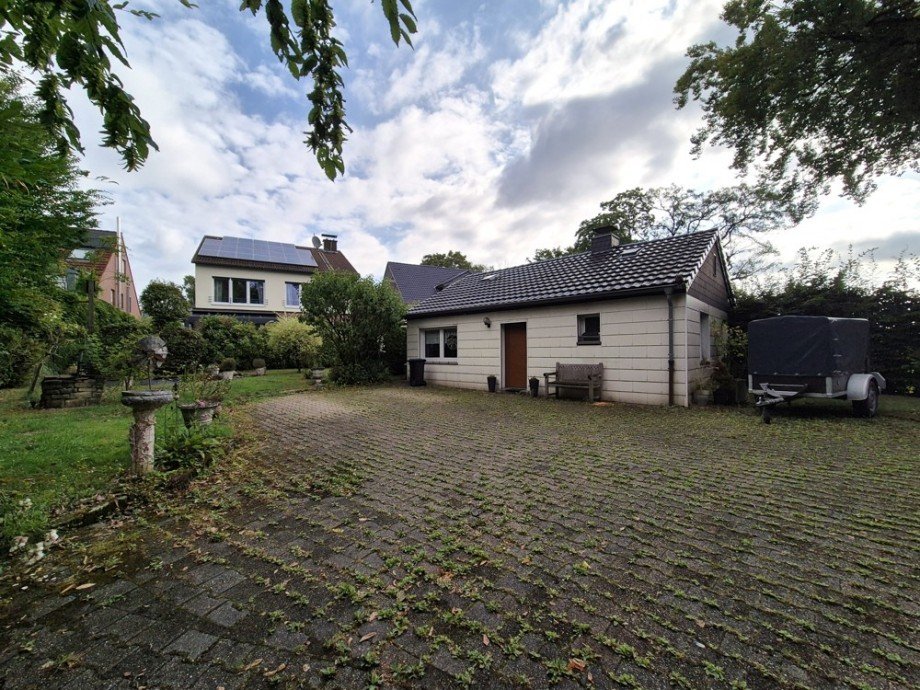 (29) Auf dem hinteren Grundst�ck befindet sich ein freistehendes Hofgeb�ude in Massivbauweise Haus Bottrop / Vonderort