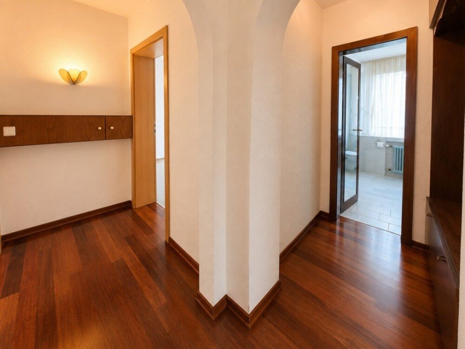 (35) Auch auf dieser Etage verbindet ein separater Flurbereich das G�ste WC mit Bade- und Schlafzimmer Zweifamilienhaus Bottrop / Grafenwald