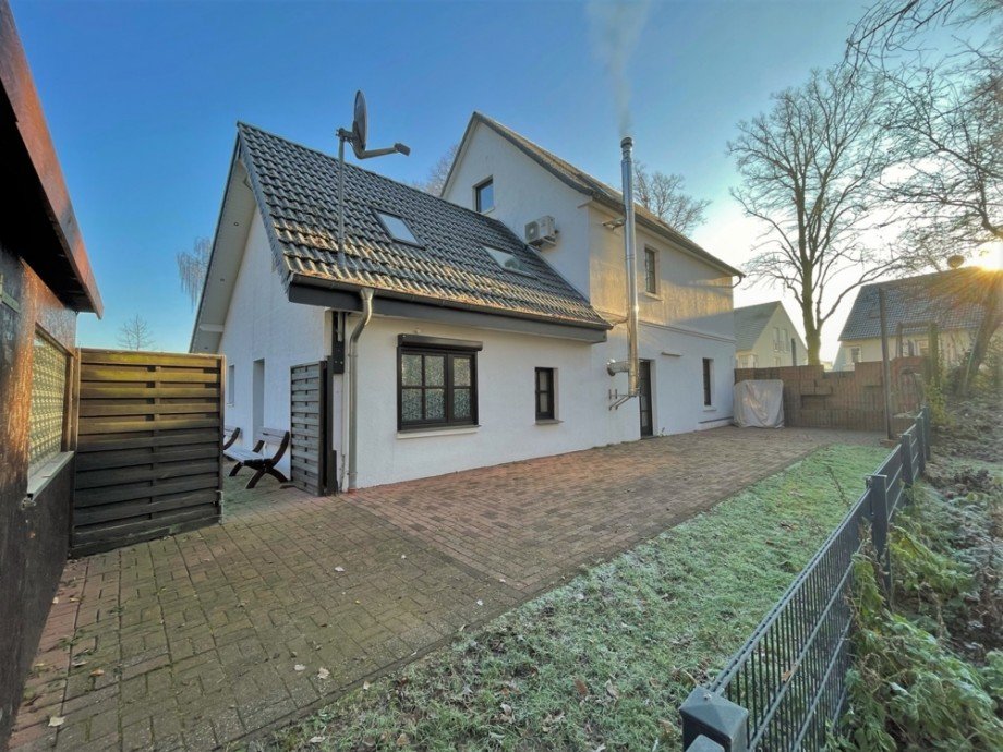 (4) Eine Ansicht auf die s�dwestlich ausgerichtete Geb�uder�ckseite Einfamilienhaus Bottrop / Feldhausen