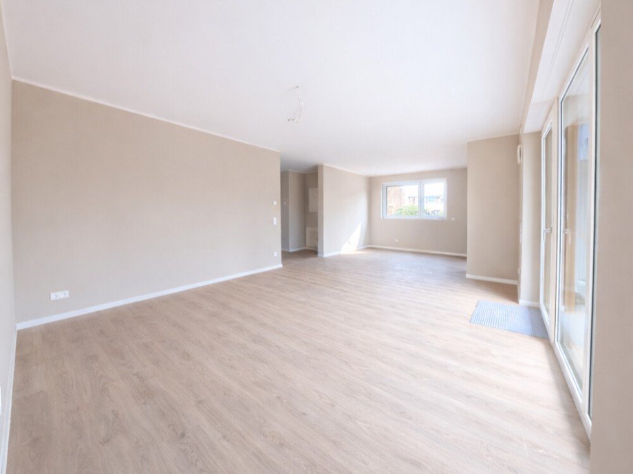 (11) Das Wohnzimmer schenkt Ihnen den Zugang zur Loggia Etagenwohnung Oberhausen / Klosterhardt-Nord