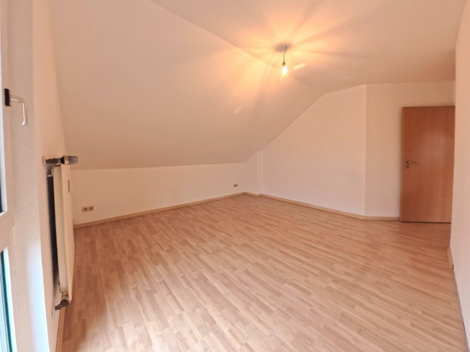 (12) Eine weitere Impression des Schlafzimmers Dachgeschosswohnung Bottrop / Batenbrock