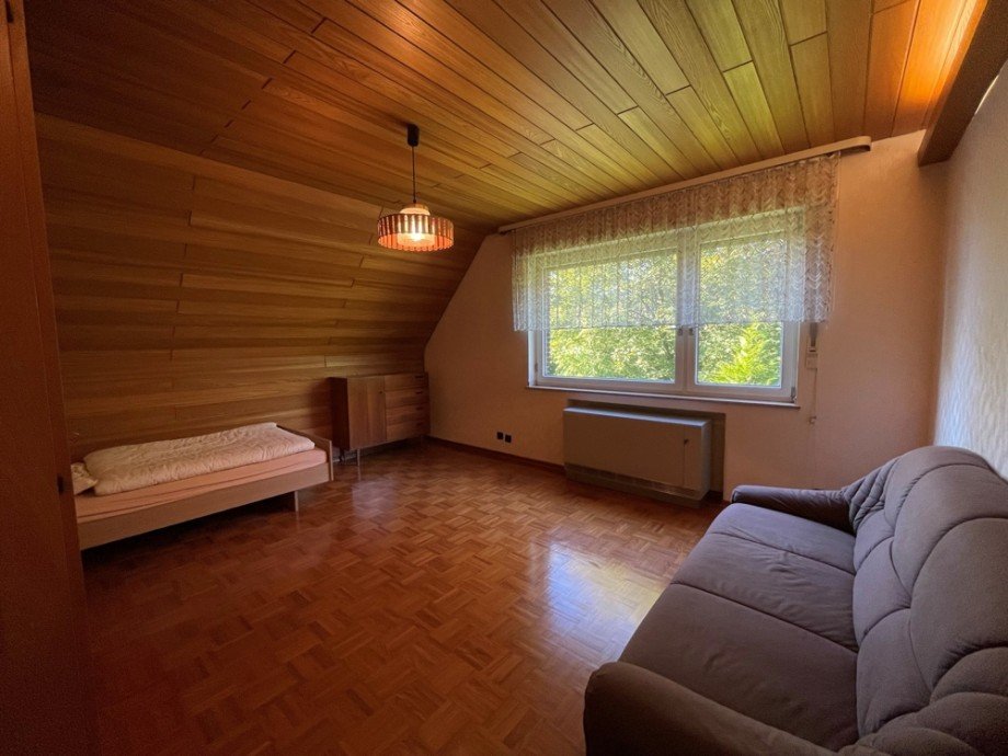 (18) Einer der insgesamt drei Wohnr�ume im Obergeschoss Doppelhaush�lfte Bottrop / Stadtmitte