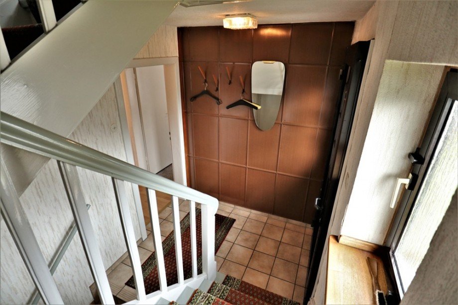 (9) �ber das Treppenhaus erreichen Sie das Obergeschoss Doppelhaush�lfte Bottrop / Ebel