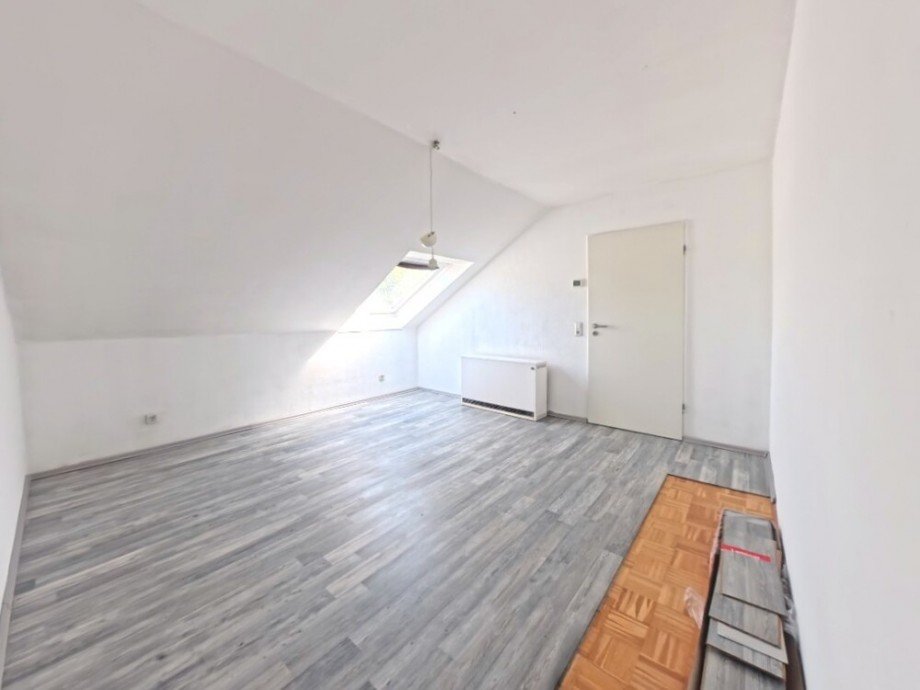 (14) Im weiteren Verlauf betreten Sie das Schlafzimmer Etagenwohnung Bottrop / Fuhlenbrock