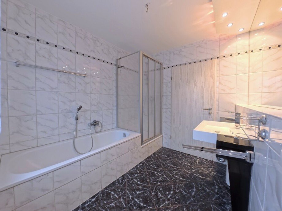 (15) Abschlie�end hier noch ein Eindruck aus dem Badezimmer auf dieser Etage Erdgeschosswohnung Bottrop / Fuhlenbrock