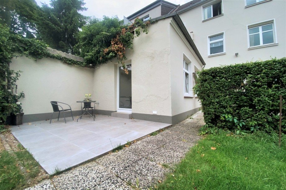 (16) Es folgen Impressionen aus dem hofseitigen Anbau inkl. eigenen Garten- und Terrassenfl�chen Mehrfamilienhaus Bottrop / Stadtmitte