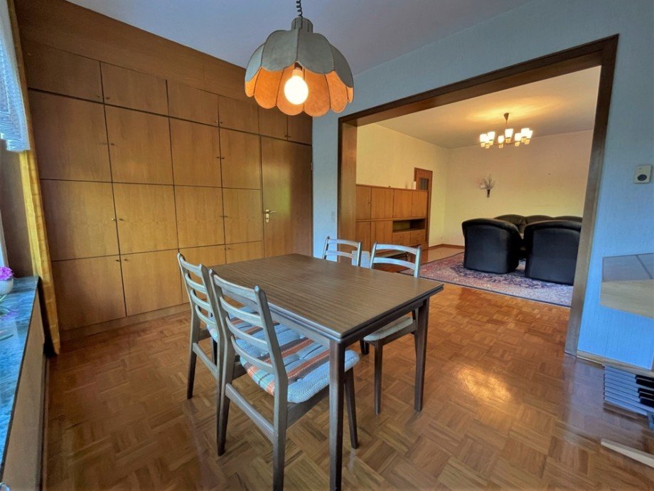 (10) Hier blicken wir in den Esszimmerbereich mit praktischem Zugang in die K�che Doppelhaush�lfte Bottrop / Stadtmitte