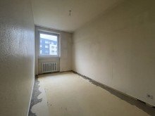 (8) Auf der Geb�udevorderseite befinden sich zwei Wohnr�ume - hier der Blick in ein m�gliches Arbeitszimmer *VERKAUFT*