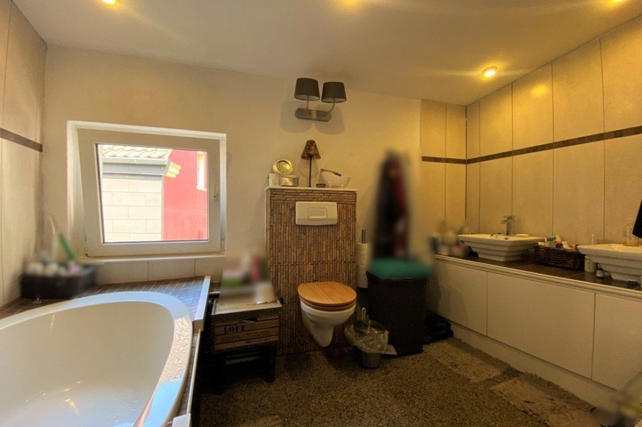 (36) Das Hauptbadezimmer ist k�rzlich modernisiert worden Haus Bottrop / Stadtmitte