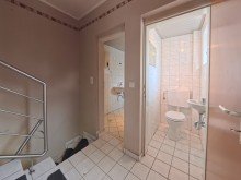 (9) Der Kellerabgang und Zugang zum G�ste WC und Badezimmer im Anbaubereich *VERKAUFT*
