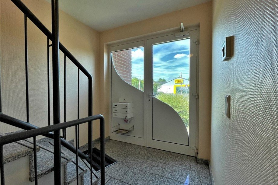 (23) Abschlie�end ein Blick auf den gemeinschaftlichen Eingangsbereich im Erdgeschoss Etagenwohnung Bottrop / Stadtmitte