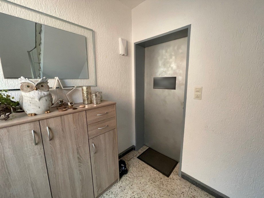 (21) Zur�ck im Geb�udeinneren folgen nun Eindr�cke aus der Wohnung im ersten Obergeschoss Mehrfamilienhaus Bottrop / Fuhlenbrock