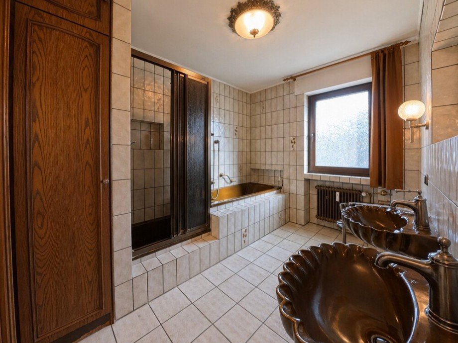 (21) Das zentral im Flur liegende Badezimmer Etagenwohnung Bottrop / Fuhlenbrock