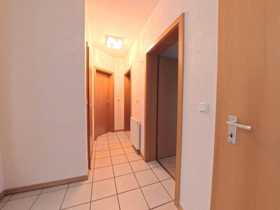 (7) Der Eingangsbereich geht nahtlos in einen zentralen Flur �ber Etagenwohnung Bottrop / Stadtmitte