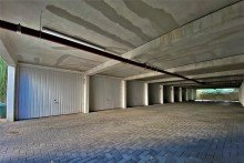 (4) Ein Einblick in Tiefgarage - hier befindet sich die zugeh�rige PKW Garage *VERKAUFT*