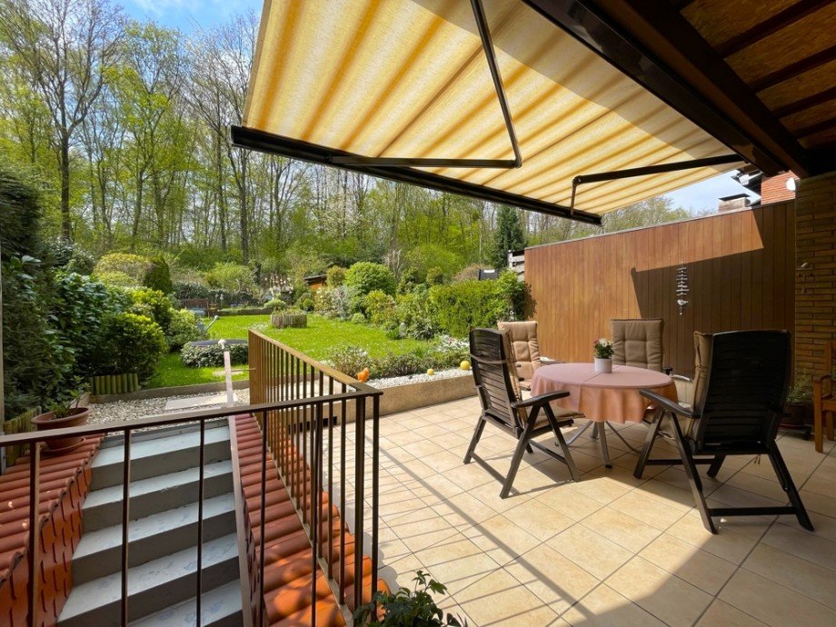 (16) Links neben der Terrasse befindet sich ein praktischer Geb�udezugang auf der R�ckseite Reihenhaus Bottrop / Lehmkuhle