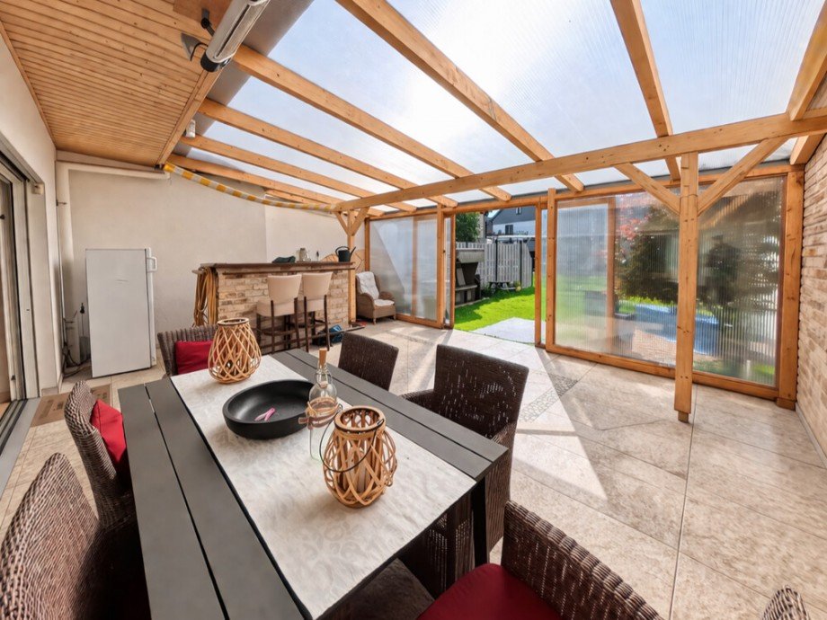 (14) Ein erster Blick auf den �berdachten Terrassenbereich Reihenmittelhaus Bottrop / Fuhlenbrock