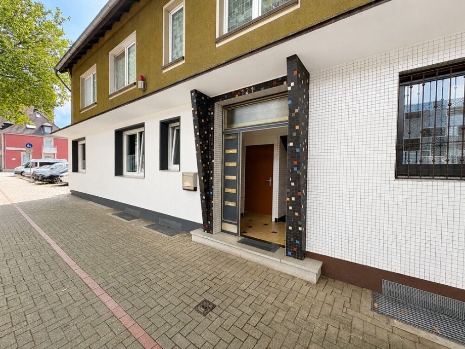 (9) Ein Blick auf den gemeinschaftlichen Hauseingangsbereich Mehrfamilienhaus Bottrop / Eigen