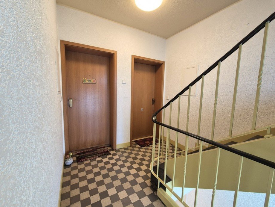 (5) Der Wohnungseingang befindet sich im 1. OG (links) Etagenwohnung Bottrop / Fuhlenbrock