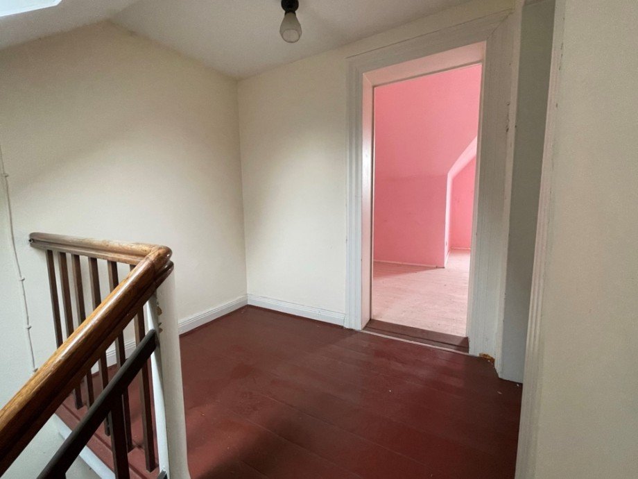 (26) Hier blicken wir auf den Zugang zu den R�umlichkeiten im Dachgeschoss Mehrfamilienhaus M�lheim an der Ruhr / Speldorf