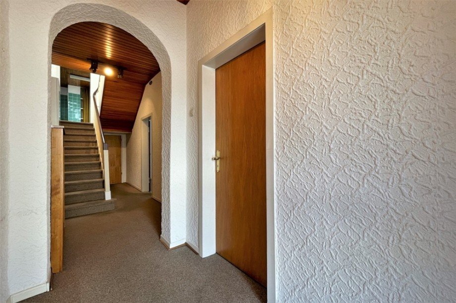 (5) Der ger�umige Hausflur aus einer anderen Perspektive Zweifamilienhaus Bottrop / Batenbrock
