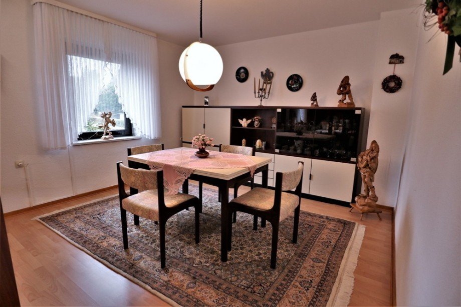 (6) Das an das Wohnzimmer angrenzende Esszimmer Doppelhaush�lfte Bottrop / Ebel