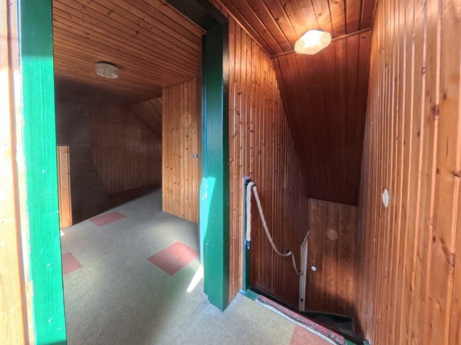 (18) �ber das Badezimmer erreichen wir den ausgaubten Dachboden Reihenmittelhaus Bottrop / Batenbrock