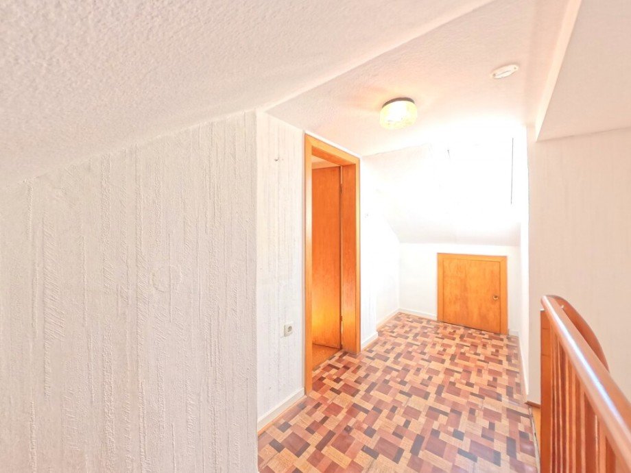 (24) Im ausgebauten Spitzboden erwartet Sie ein weiterer Raum (Nfl.) Reihenmittelhaus Oberhausen / Osterfeld-Ost