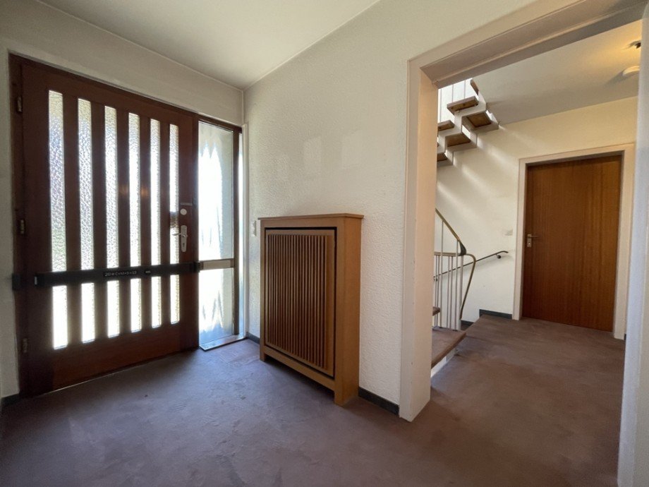 (4) Der Hauseingangsbereich im Geb�udeinneren Einfamilienhaus Bottrop / Fuhlenbrock