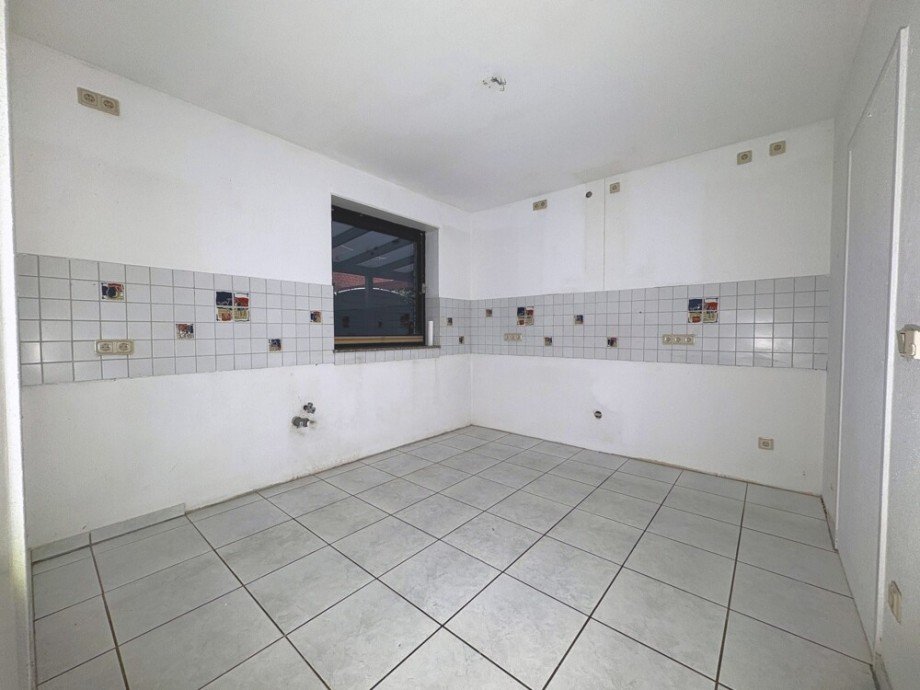 (9) An den ger�umigen Essbereich grenzt die separate K�che an Erdgeschosswohnung Bottrop / Fuhlenbrock