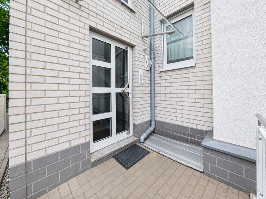(4) Hier blicken Sie auf den gemeinschaftlichen Hauseingangsbereich Penthousewohnung Bottrop / Bottrop-Vonderort