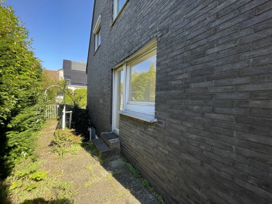 (33) U.a. �ber diesen Kellerabgang auf der Giebelseite erreichen wir die Au�enbereiche Einfamilienhaus Bottrop / Fuhlenbrock