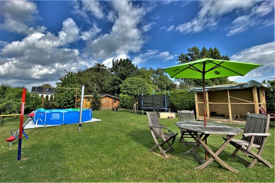 (11) Das hintere Gartengrundst�ck bietet neben einem Gartenhaus noch ein praktisches Ger�telager Doppelhaush�lfte Bottrop / Welheimer Mark