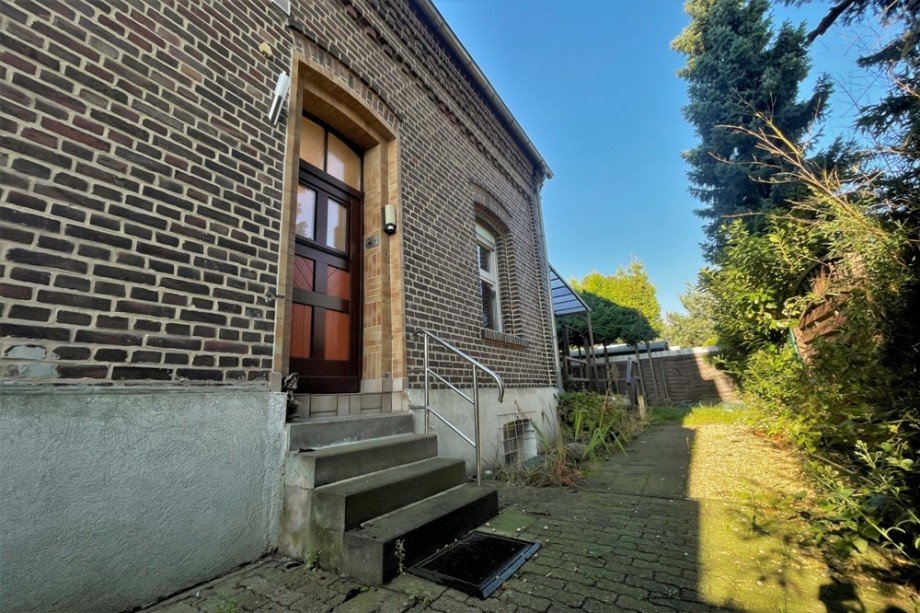 (10) Auch auf dieser Geb�udeseite befindet sich ein weiterer Hauseingang Doppelhaush�lfte Bottrop / Eigen