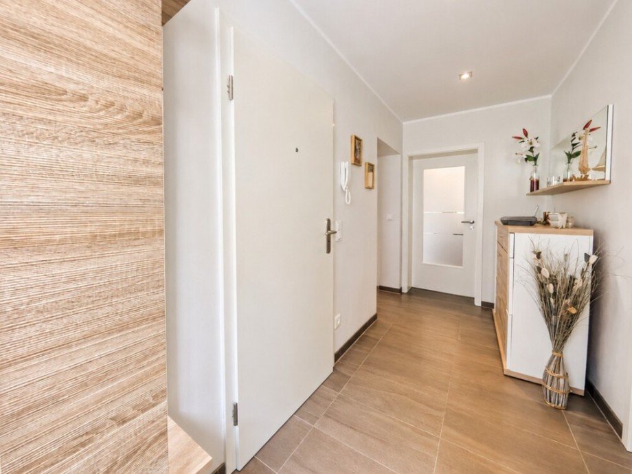 (5) Der Wohnungsflur aus einer weiteren Perspektive Erdgeschosswohnung Oberhausen / Osterfeld-Ost