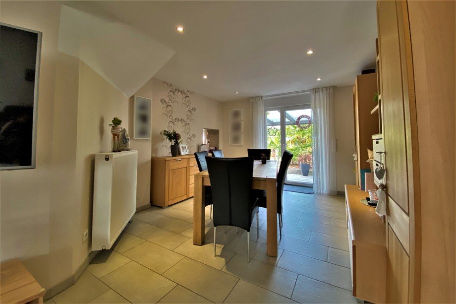 (6) Das Esszimmer bietet u.a. eine praktische Durchreiche in die benachbarte K�che Doppelhaush�lfte Bottrop / Welheimer Mark