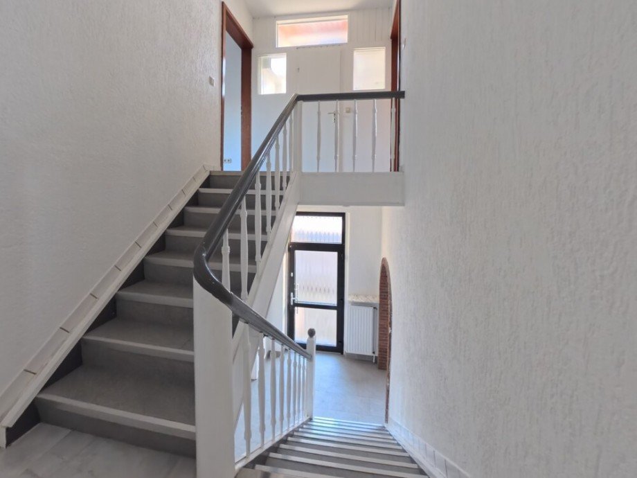 (15) Der Weg hinauf in das Obergeschoss Zweifamilienhaus Bottrop / Stadtmitte