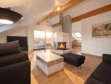 (14) Das Wohnzimmer mit Blickrichtung zum Balkon iTH: Wohnen �ber den D�chern - lichtdurchflutete 4,5-Zimmer-ETW mit Kamin, Balkon & Garage