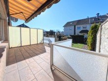 (10) �ber das Wohnzimmer betreten wir die s�dwestlich ausgerichteten Terrassenfl�chen *VERKAUFT*