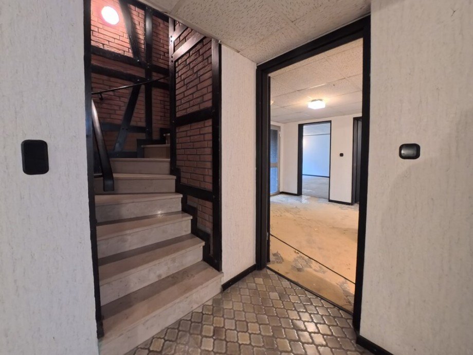 (19) Der Blick in einen wohnraumtauglich ausgebauten Bereich (Nfl.) im Kellergeschoss Bungalow Bottrop / Welheim