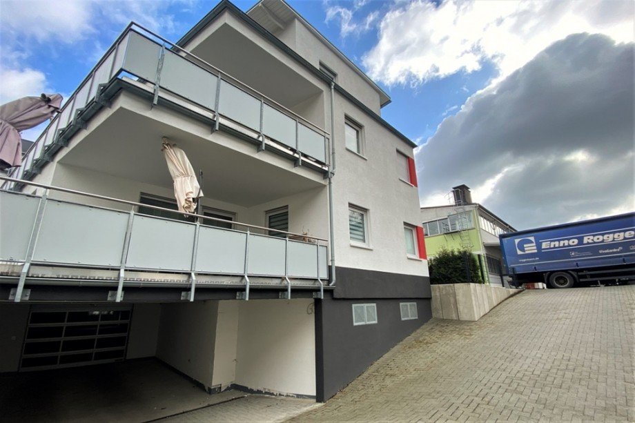 (20) Die Ein- und Ausfahrt der Tiefagrage vom Au�enbereich Dachgeschosswohnung Essen / Heidhausen