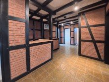 (4) Der Einblick in den Hausflur im Erdgeschoss iTH: Solider Bungalow sucht neuen Glanz - gestalten Sie hier Ihr ganz pers�nliches Zuhause!