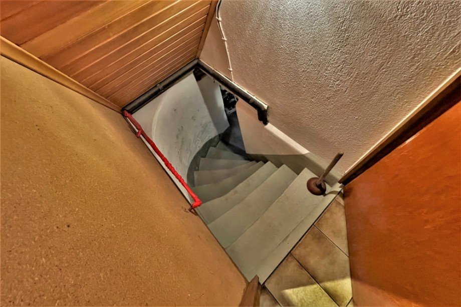 (13) �ber das Duschbadezimmer gelangen wir in den Kellerraum Einfamilienhaus Bottrop / Stadtmitte